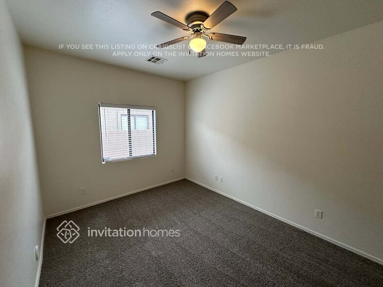 Building Photo - 2213 W Carolina Dr