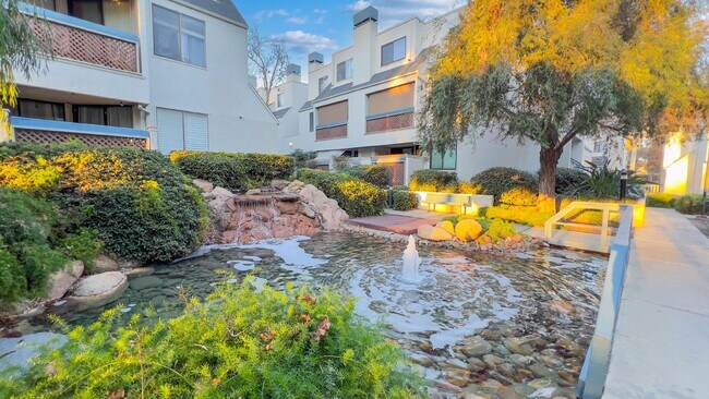 Building Photo - Mission Valley Beautiful Townhome Fully Furnished with A/C, Laundry + Parking