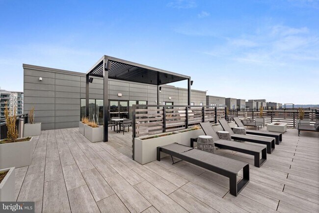 Building Photo - 701 Swann Ave