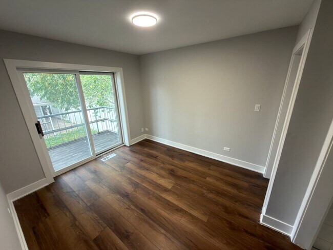 Building Photo - 6524 W Diversey Ave