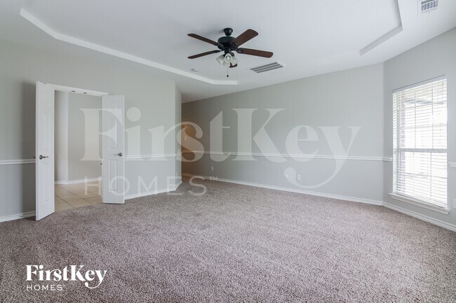 Building Photo - 611 Dover Heights Trail