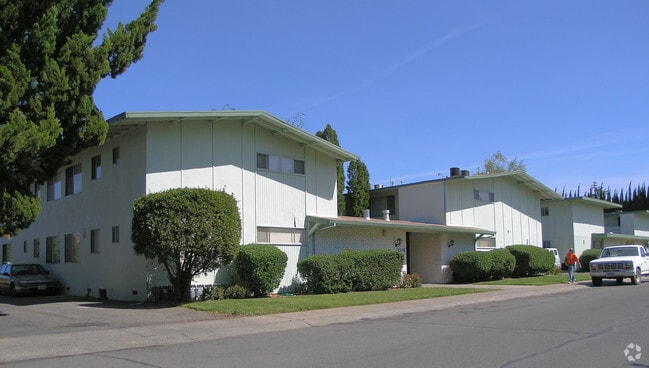 Building Photo - Birch Apartments