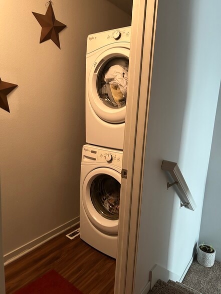 Building Photo - 4803 NE Oak Ln