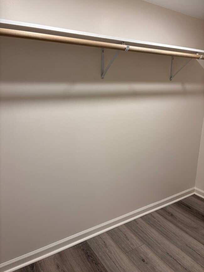 Building Photo - 2520