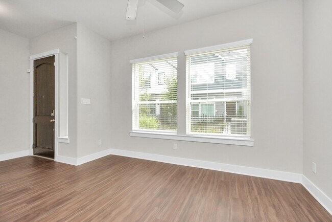 Building Photo - 721 Strawberry Pines Ct