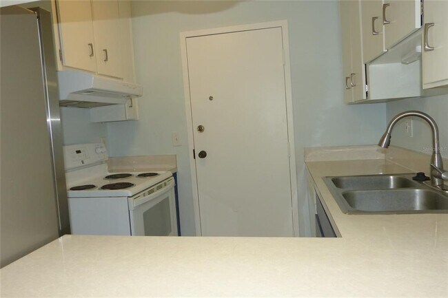 Building Photo - 2700 Bayshore Blvd