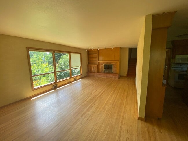 Building Photo - 3 bedroom - 2.5 bathroom - Single Family Home