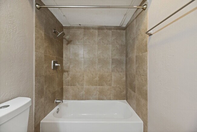 Building Photo - 17615 Autumn Hills Dr
