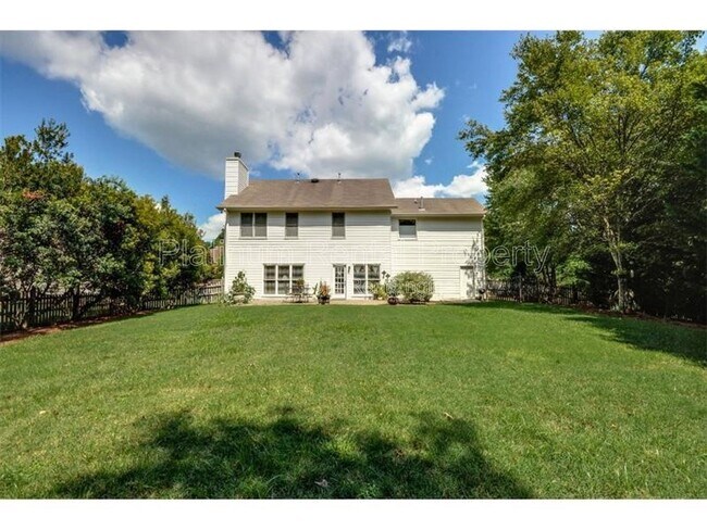 Building Photo - 925 Briars Bend