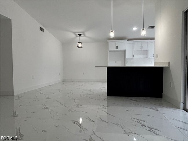 Building Photo - 6497 Royal Woods Dr