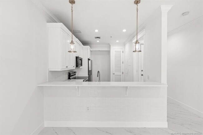 Building Photo - 47 SW Osceola St