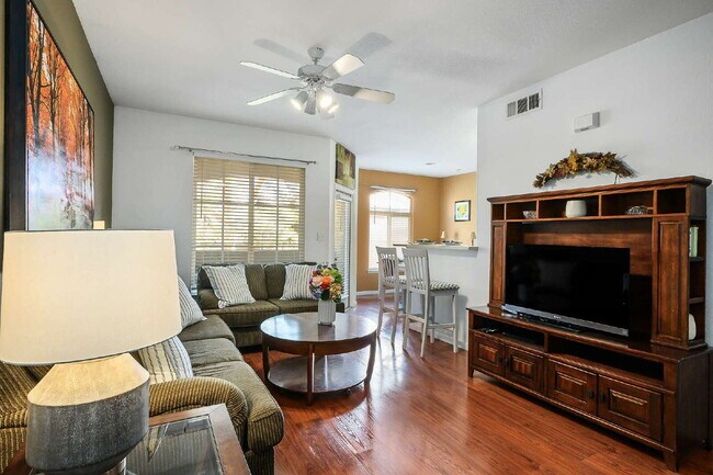 Building Photo - "Chic 1-Bedroom Oasis in Prime Las Vegas Location – 813 Sq. Ft. of Comfort!"