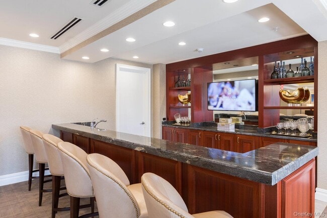 Building Photo - 3000 Royal Ct