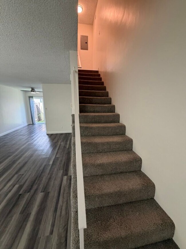 Building Photo - 327 Molino Ave