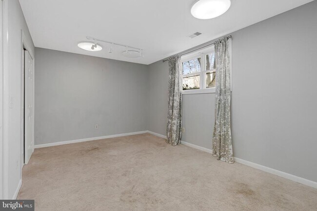 Building Photo - 8505 Jeffersonian Ct