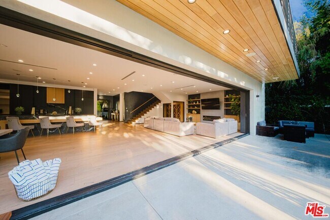 Building Photo - 5141 Varna Ave