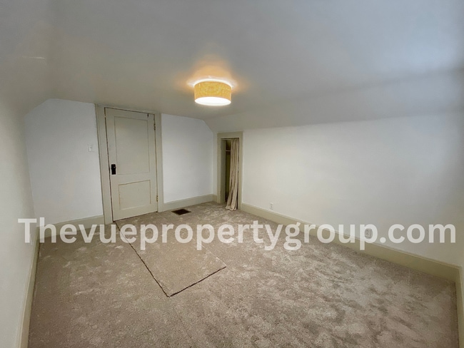 Building Photo - Completely remodeled 3 bedroom, brimming with charm & modern updates!