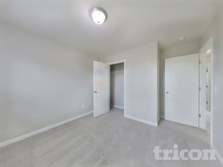 Building Photo - 2245 Bee Hive Dr