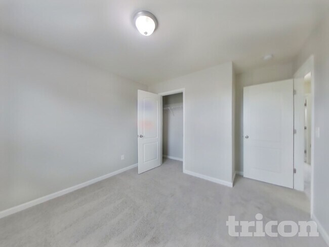 Building Photo - 2245 Bee Hive Dr