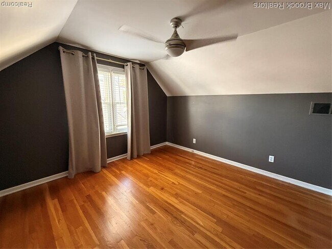 Building Photo - 2105 Rowland Ave