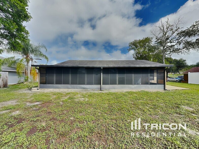 Building Photo - 461 Taylorville St