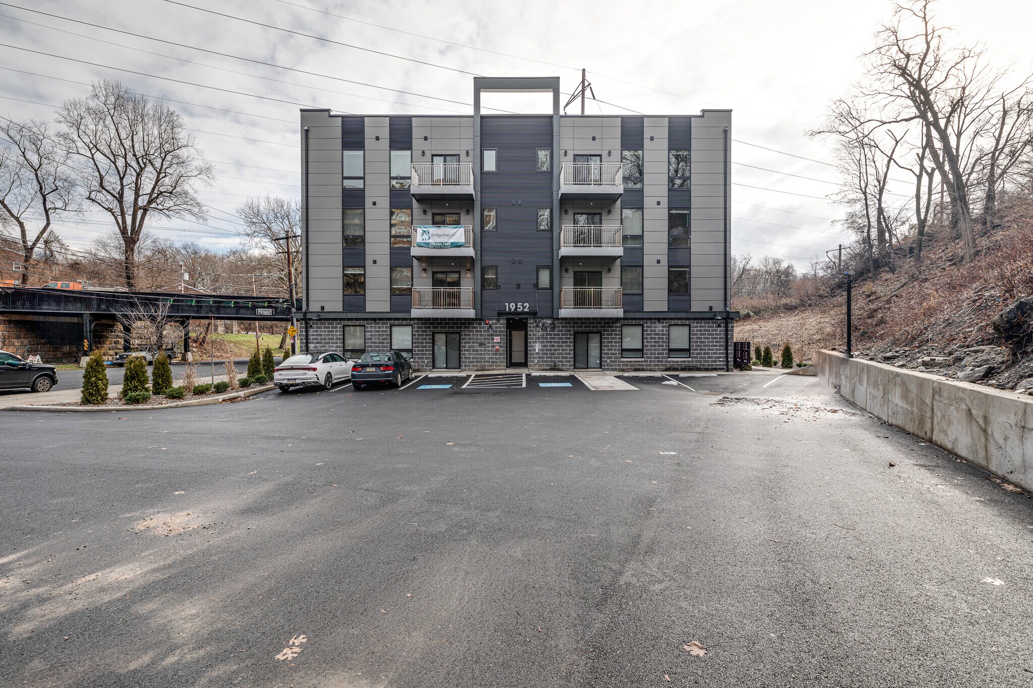Building Photo - 1952 Bryn Mawr Ave