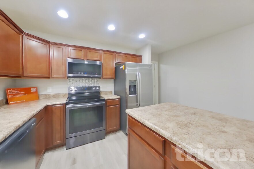 Building Photo - 11491 N Creekside Dr
