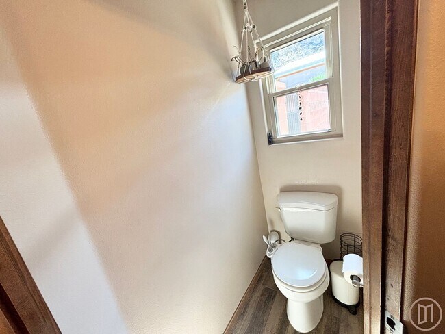 Building Photo - Beautiful home in La Verkin with all the v...