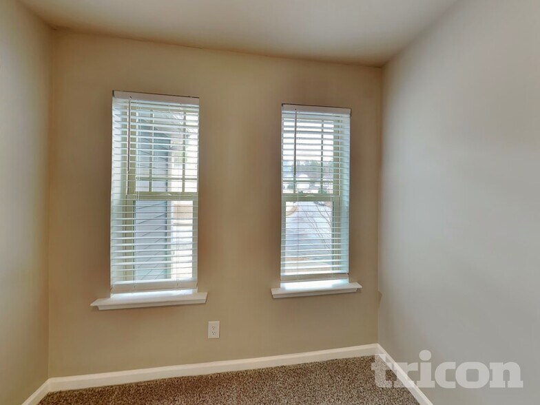 Building Photo - 3983 Sitka Dr