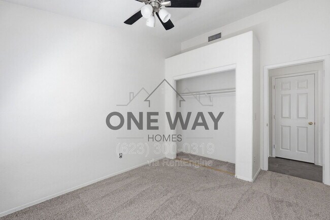 Building Photo - 4622 E Summerhaven Dr