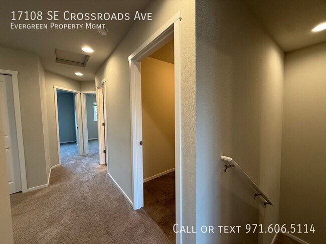 Building Photo - 17108 SE Crossroads Ave
