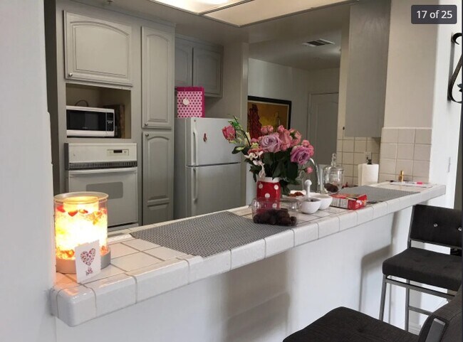 Building Photo - 5219 Newcastle Ave