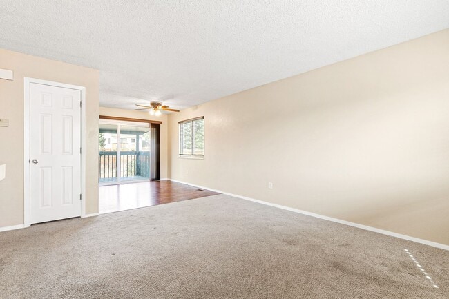 Building Photo - 1405 S Sierra Dr