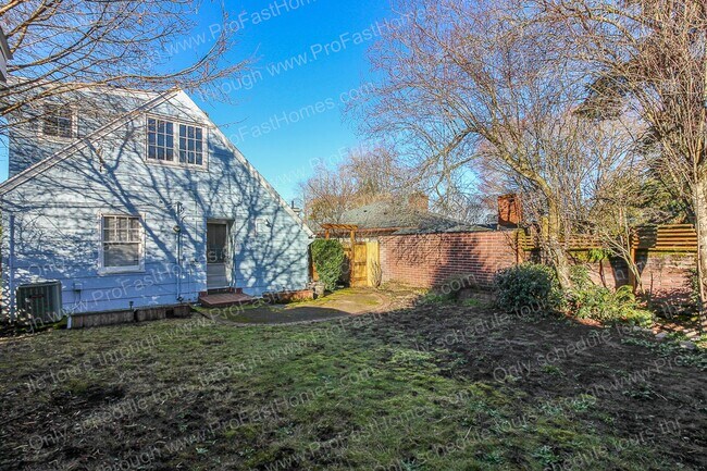 Building Photo - 930 SE 53rd Ave