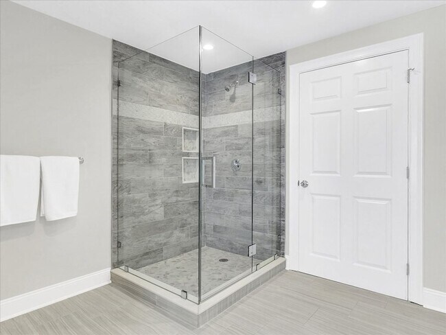 Building Photo - 18 Laurel St