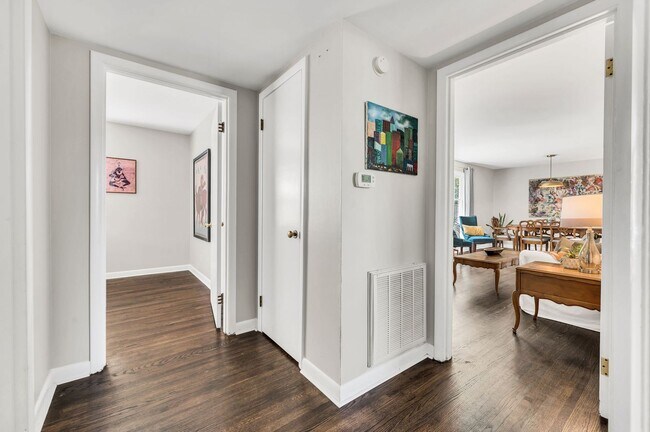 Building Photo - 3 Bedroom 1 Bath Donelson House by Two Riv...
