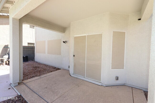 Building Photo - 14168 W Clarendon Ave