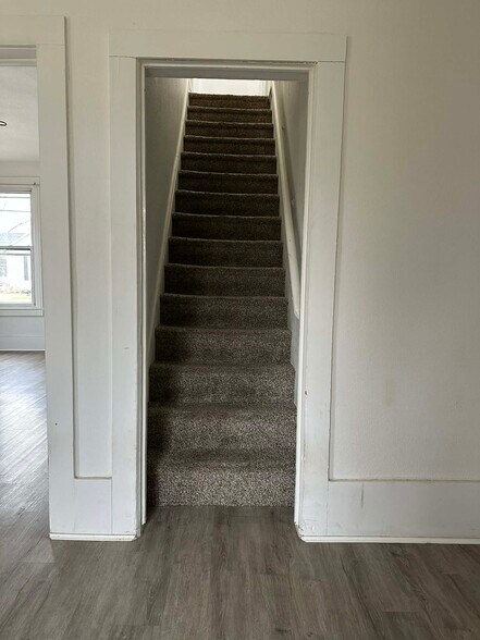 Building Photo - 725 Hopkins St