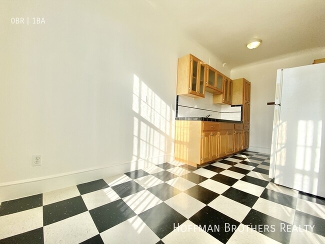 Building Photo - 717 Normandie Ave