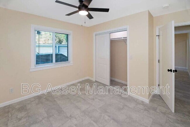 Building Photo - 2807 Sabral Cir