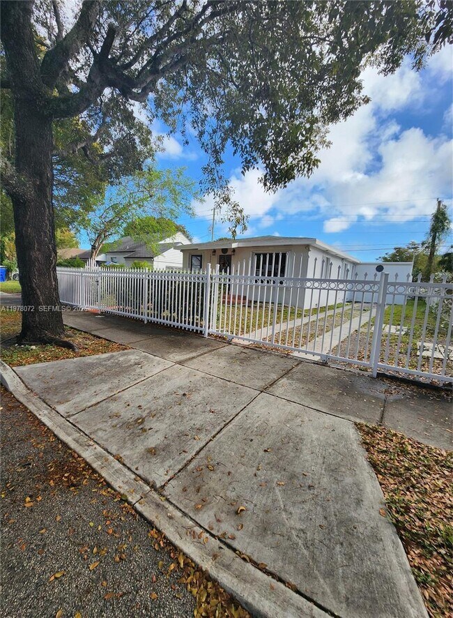 Building Photo - 1030 NW 48th St