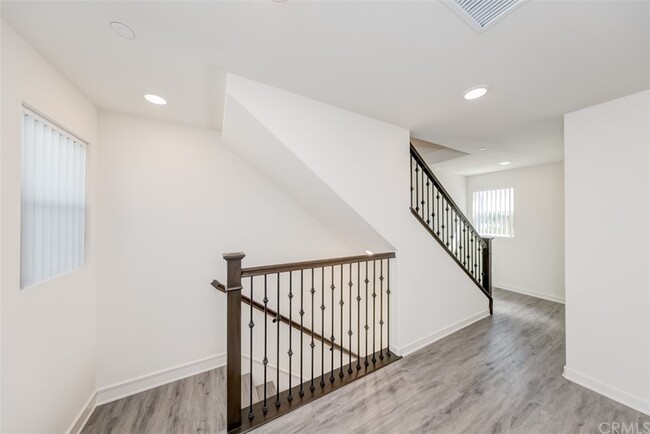 Building Photo - 9124 Huntington Dr