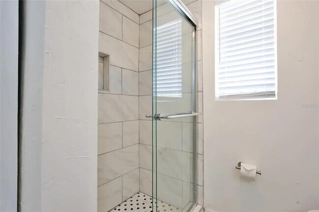 Building Photo - 5622 S Lockwood Ridge Rd