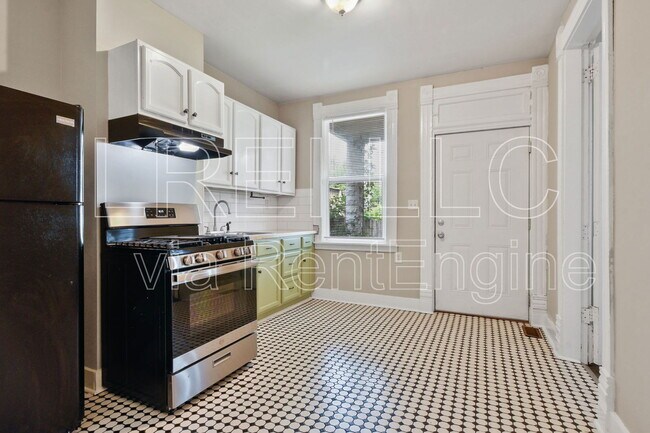 Building Photo - 1347 S Floyd St