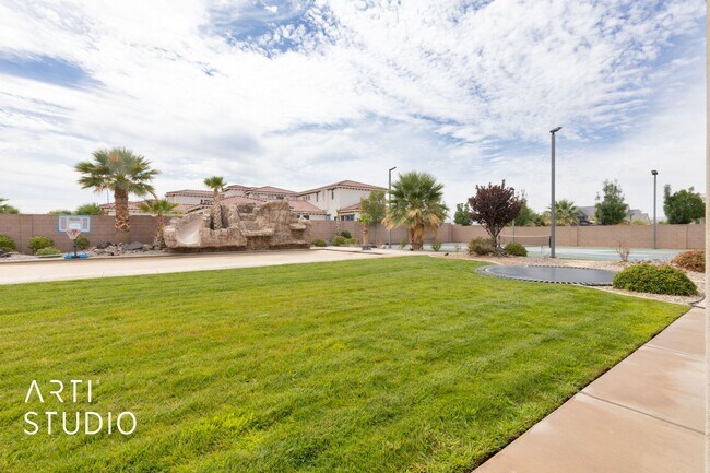 Building Photo - Gorgeous 5 bed 4 bath furnished home in Li...