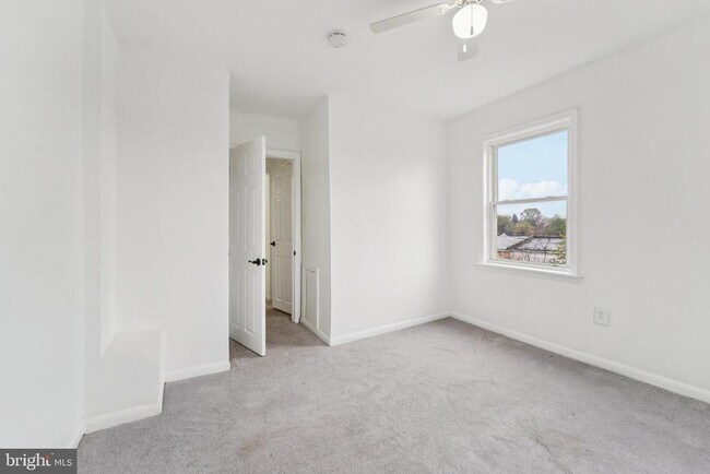 Building Photo - 800 Stoll St