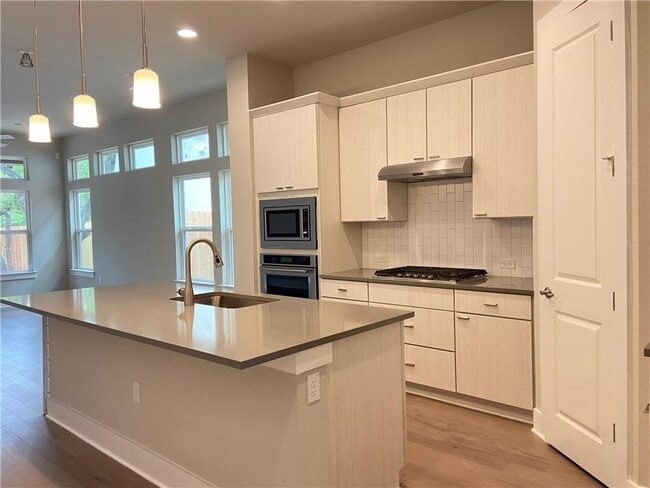 Building Photo - 1615 Woodwind Ln