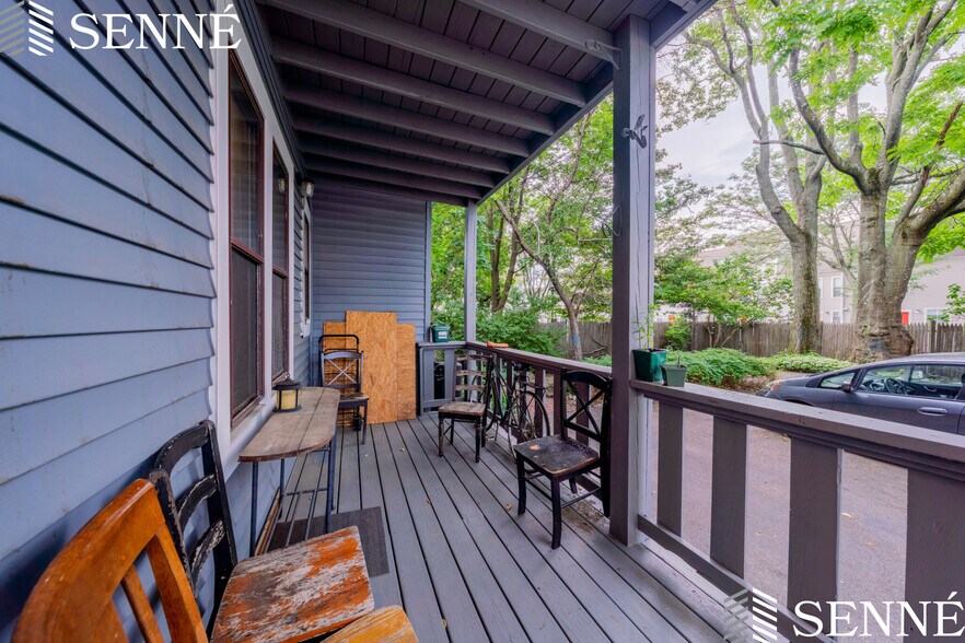 Building Photo - 114 Elm St