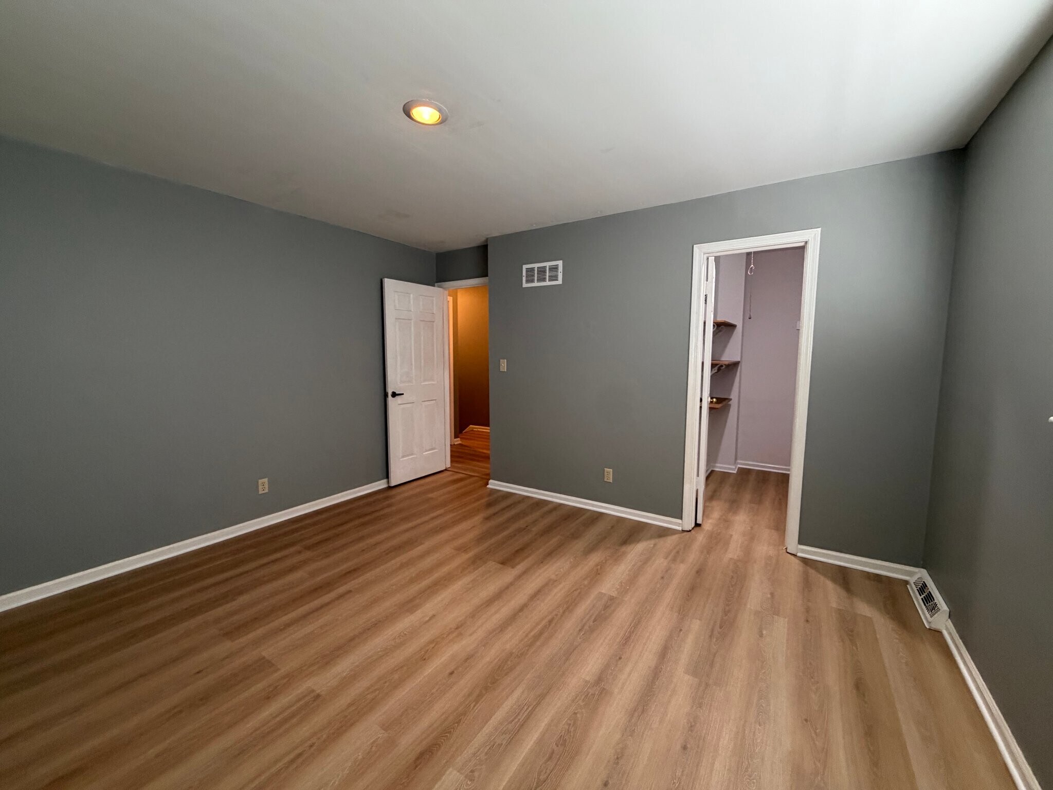 Building Photo - 6138 E 129 St