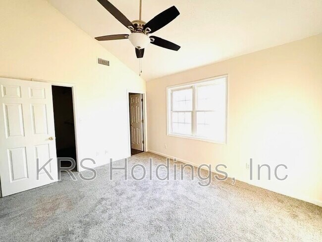 Building Photo - 400 Barrington Way